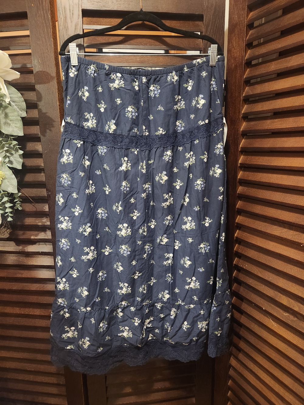 Celebrity Pink Navy Floral Midi Skirt - Picture 4 of 4